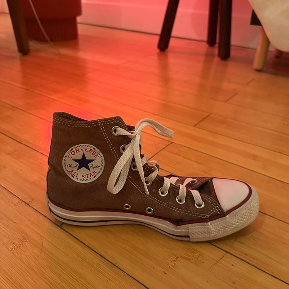 Converses - Picture 3 of 3